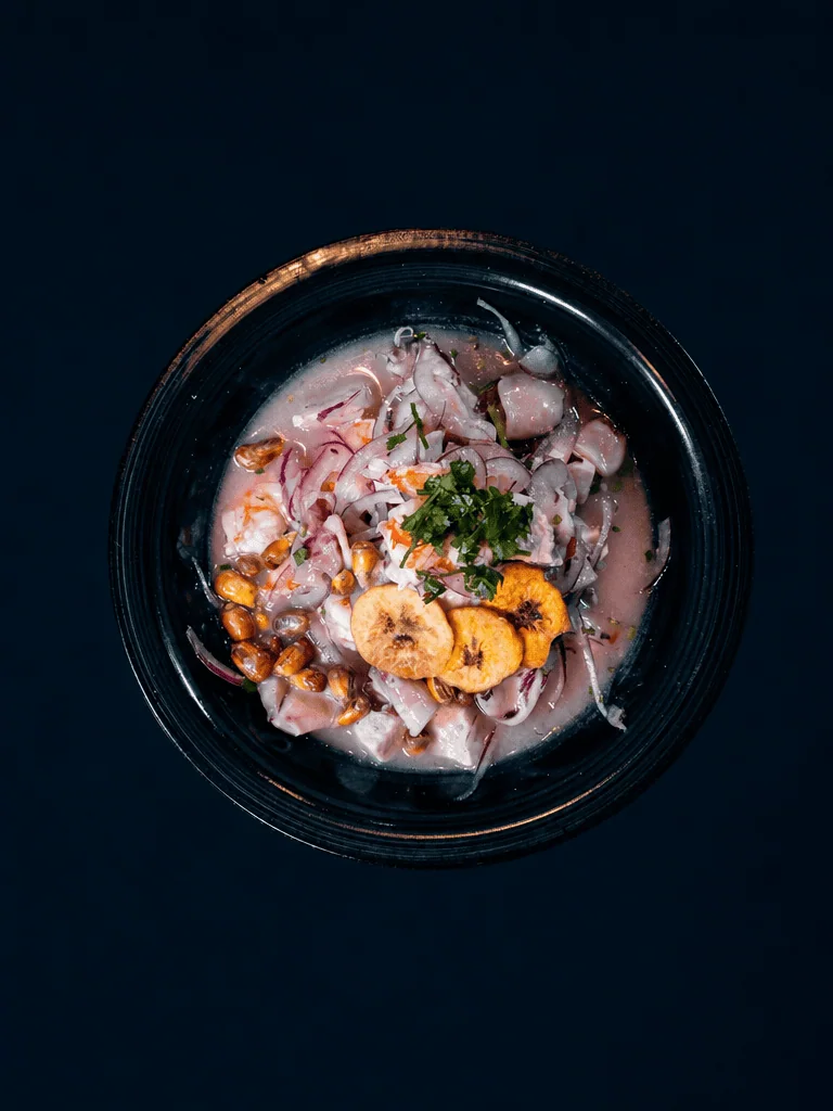 Ceviche «Levanta Muertos» (camarón, pescado y calamar)